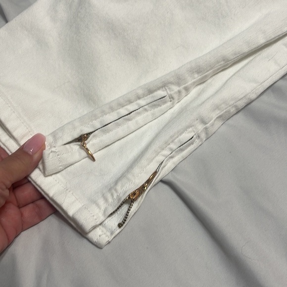 Cache Mid Rise White Jean Capris - Picture 4 of 13